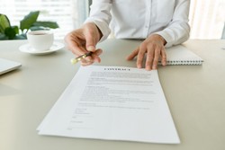 How Much Time Should an Employer Provide an Employee to Review a Medical Employment Contract?